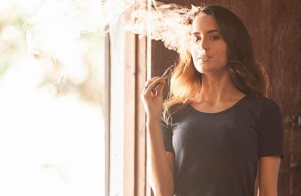 symptoms of e cigarettes explained by xoilac tv with signs risks and harm reduction tips