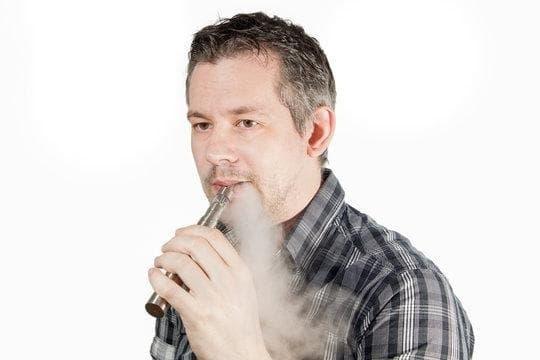 Einweg Vapes uncovered and what is in electronic cigarettes revealed with ingredient safety and buying insights