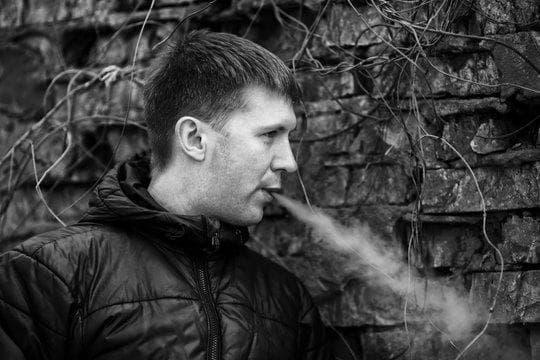 Tracing the rise of e-zigaretten and answering who invented the electronic cigarette in modern vaping history