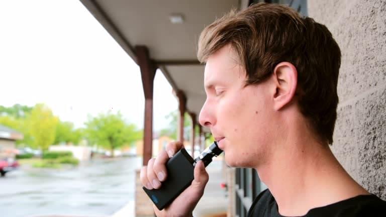 Tracing the rise of e-zigaretten and answering who invented the electronic cigarette in modern vaping history