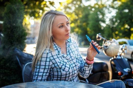 A practical guide to trực tiếp bóng đá live streams and what is the meaning of e cigarette explained for curious fans